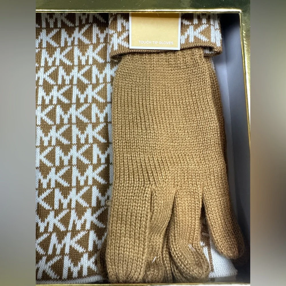 NWT Authentic Michael Kors Knit 3‎ Pieces  Set Hat Scarf Gloves Dark Camel $148